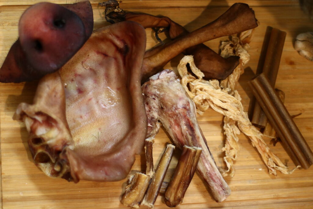 狗狗挑食 啃咬零食